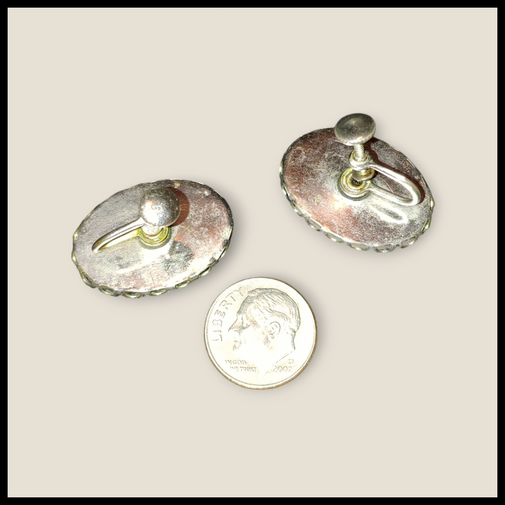 Vintage Screw Back Black Oval Earrings - Picture 8 of 9